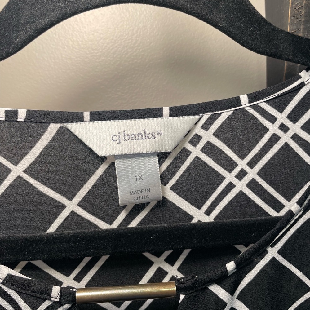 CJ Banks Black and White Geometric Top